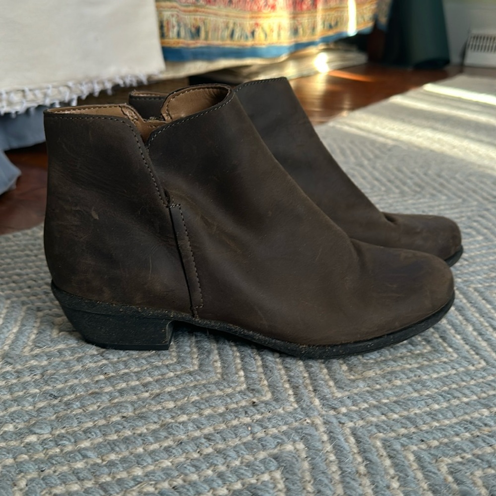 Clarks booties, brown, comfy & flexible